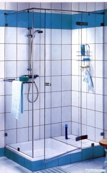 Варианты облицовки стен ванной комнаты с душем в пол.